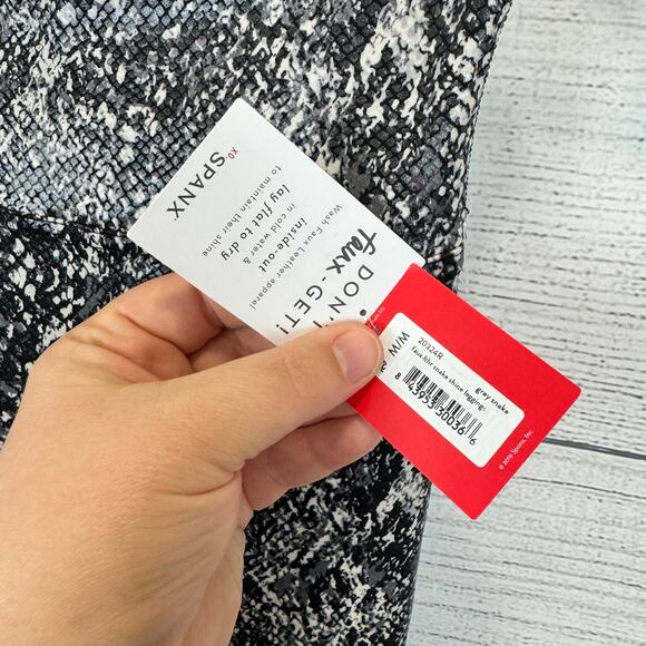 Spanx Women's Grey Faux Leather Snake Print Shine Coated Leggings Size Medium - Picture 3 of 9